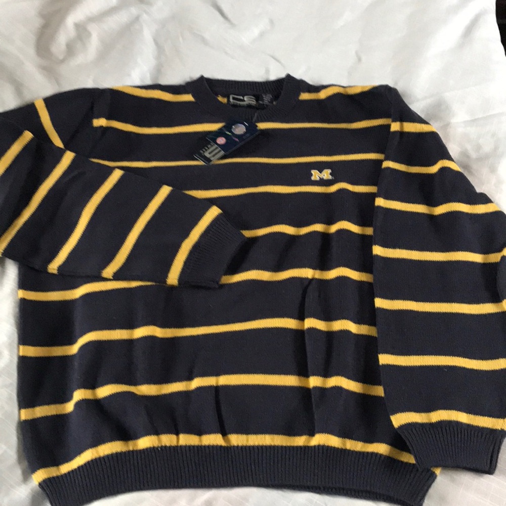 Men’s University of Michigan Sweater size Lrg